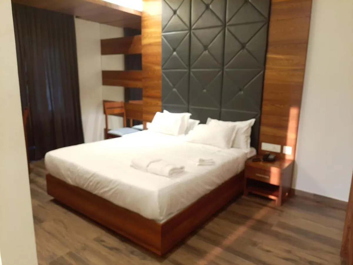 Nexstay River Mouth International Ferokh Hotel